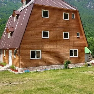 Bujtina Zemra Tradites Theth